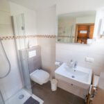 Rhön-Auszeit, moderne Ferienwohnungen für Naturliebhaber / Badezimmer mit Dusche